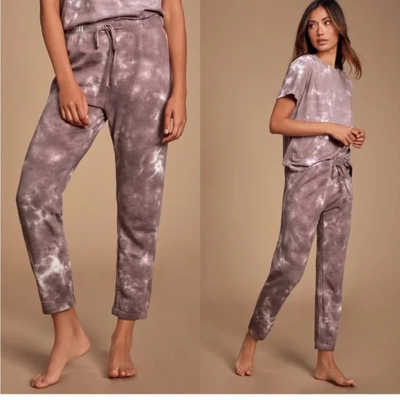 NWT- LULU’S Cozy Livin’ Vintage Berry/White Tie Dye Joggers - Picture 2 of 12